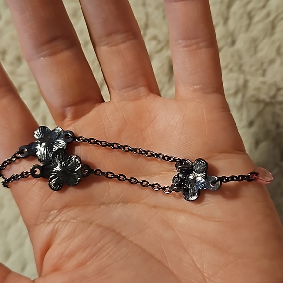 #0107 YR brand flower necklace gunmetal tone chain - Picture 4 of 4